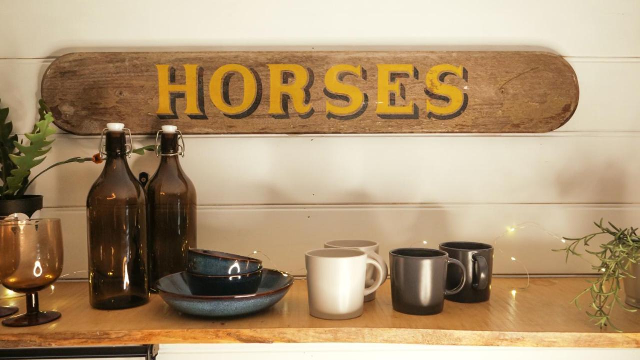 Quirky Vintage Horsebox Conversion With Stunning Views Of Ardingly Reservoir Balcombe Екстер'єр фото