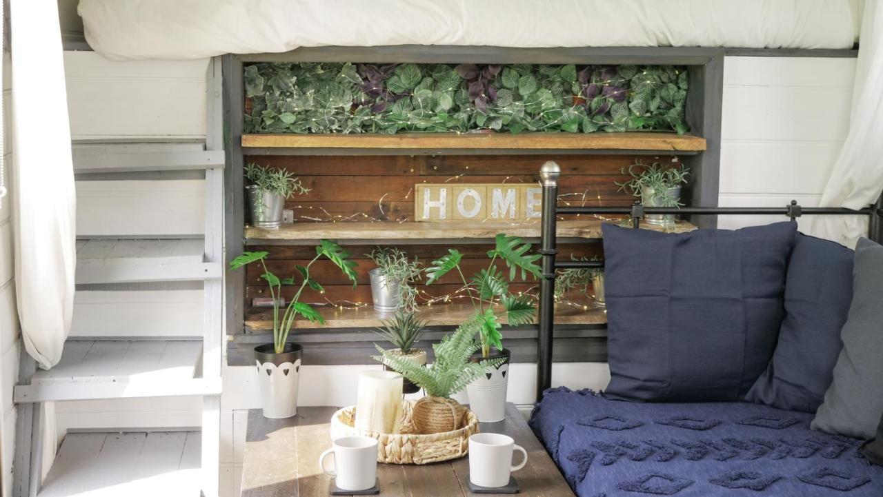 Quirky Vintage Horsebox Conversion With Stunning Views Of Ardingly Reservoir Balcombe Екстер'єр фото